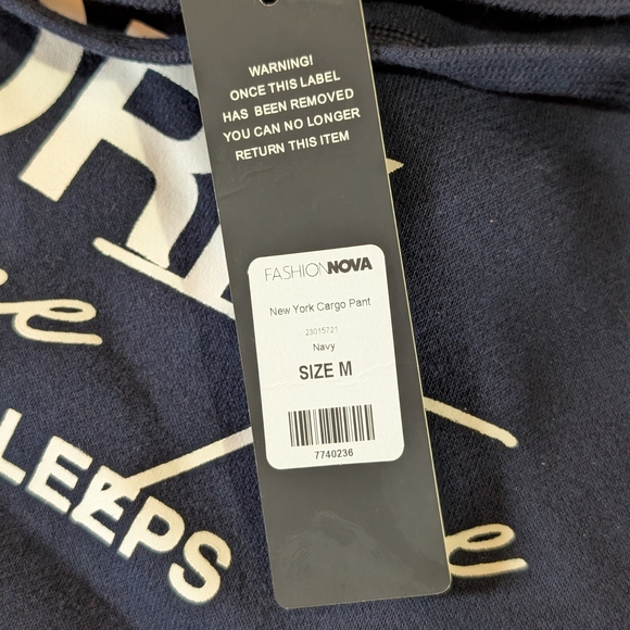 Fashion Nova New York Navy Cargo Women's Pants with White Graphic Size M NWT - Picture 7 of 10